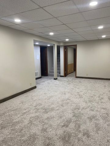 4117 Hillandale Road, Davenport, IA 52806