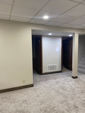 4117 Hillandale Road, Davenport, IA 52806
