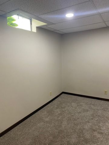 4117 Hillandale Road, Davenport, IA 52806