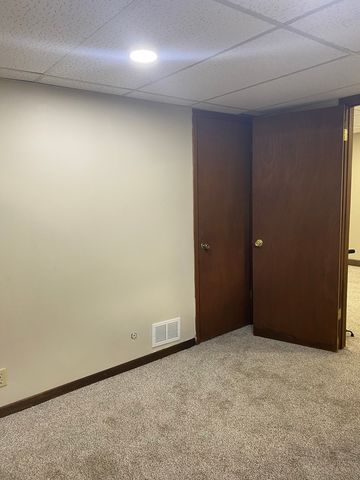4117 Hillandale Road, Davenport, IA 52806