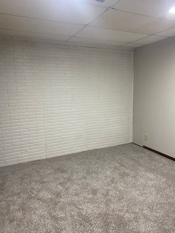 4117 Hillandale Road, Davenport, IA 52806