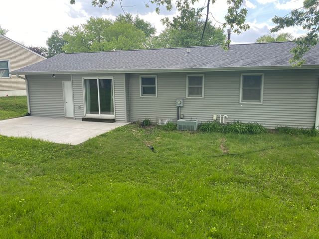 4117 Hillandale Road, Davenport, IA 52806