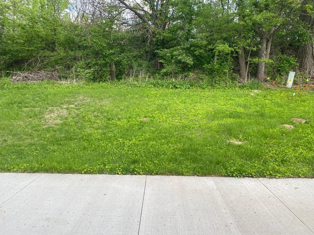 4117 Hillandale Road, Davenport, IA 52806