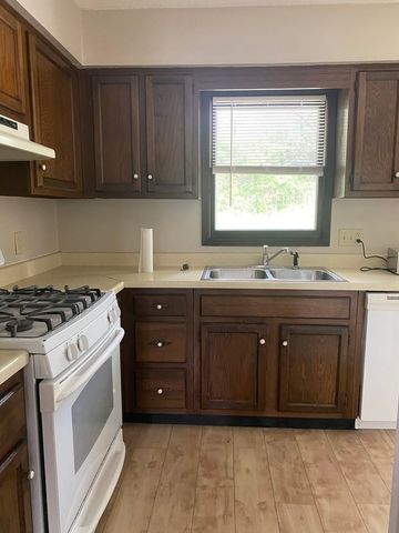 4117 Hillandale Road, Davenport, IA 52806