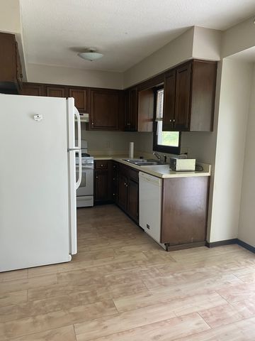 4117 Hillandale Road, Davenport, IA 52806