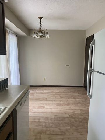 4117 Hillandale Road, Davenport, IA 52806