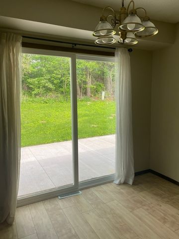 4117 Hillandale Road, Davenport, IA 52806