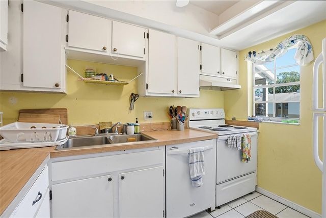 3814 N OAK DRIVE L62, Tampa, FL 33611