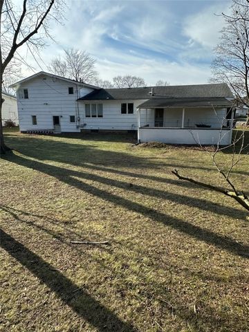 40 Flagstaff Drive, Irondequoit, NY 14622