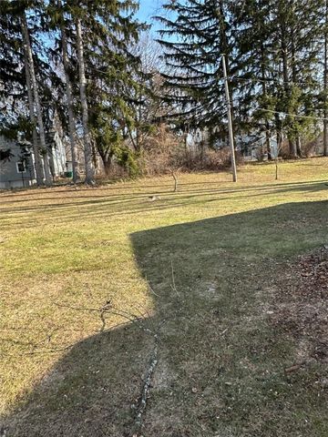 40 Flagstaff Drive, Irondequoit, NY 14622