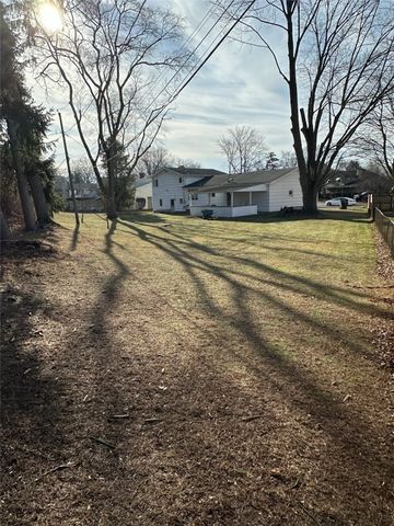 40 Flagstaff Drive, Irondequoit, NY 14622