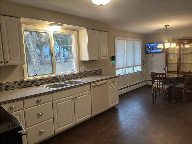 40 Flagstaff Drive, Irondequoit, NY 14622