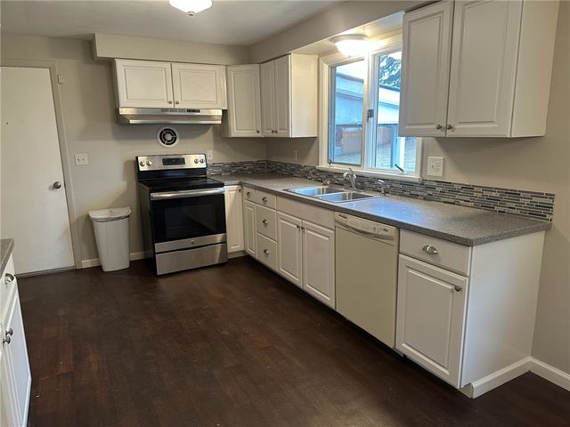 40 Flagstaff Drive, Irondequoit, NY 14622