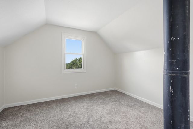 135 4th Street, Silvis, IL 61282
