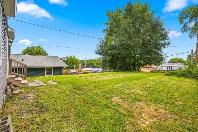 135 4th Street, Silvis, IL 61282