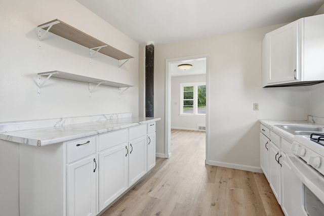 135 4th Street, Silvis, IL 61282