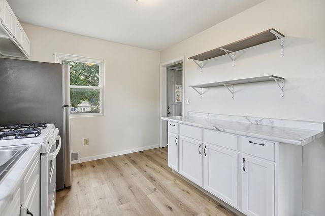 135 4th Street, Silvis, IL 61282