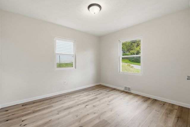 135 4th Street, Silvis, IL 61282