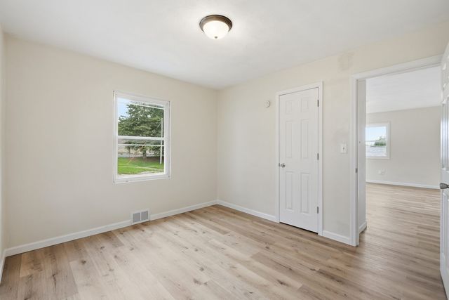 135 4th Street, Silvis, IL 61282