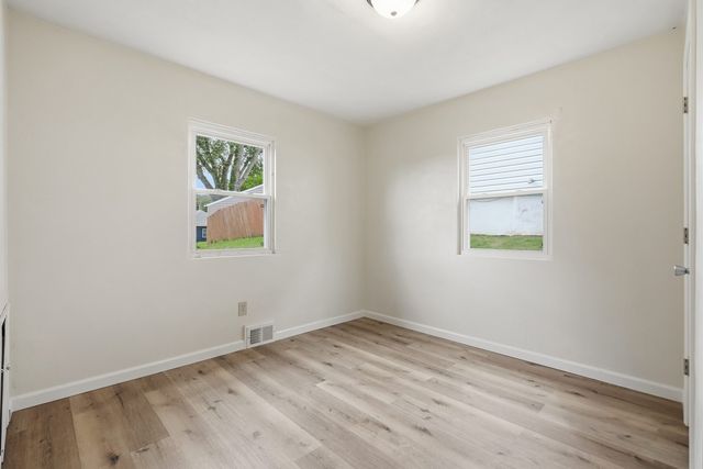 135 4th Street, Silvis, IL 61282