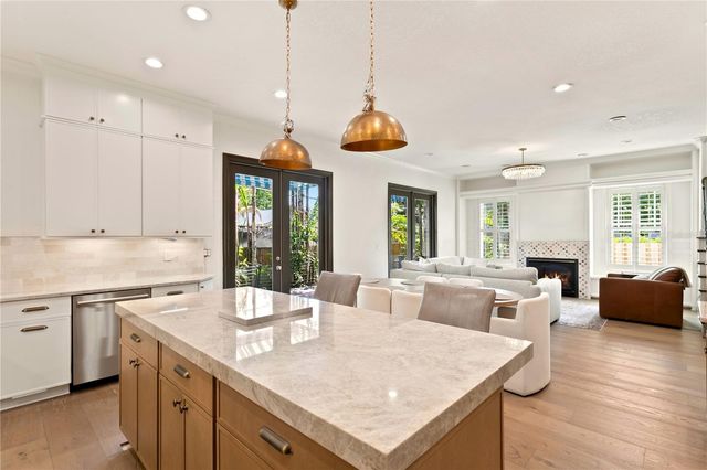 2936 W KNIGHTS AVENUE B, Tampa, FL 33611