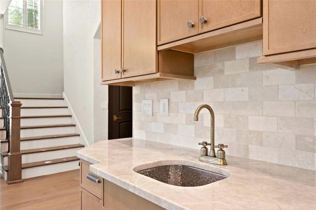 2936 W KNIGHTS AVENUE B, Tampa, FL 33611