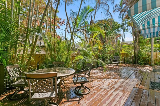 2936 W KNIGHTS AVENUE B, Tampa, FL 33611