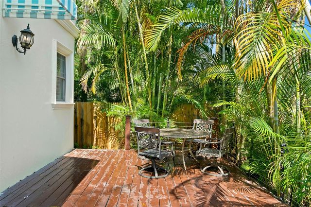 2936 W KNIGHTS AVENUE B, Tampa, FL 33611