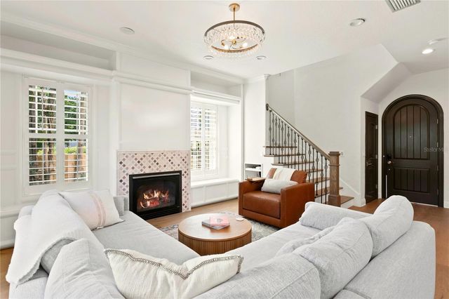 2936 W KNIGHTS AVENUE B, Tampa, FL 33611