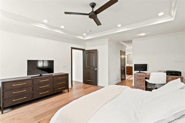 2936 W KNIGHTS AVENUE B, Tampa, FL 33611