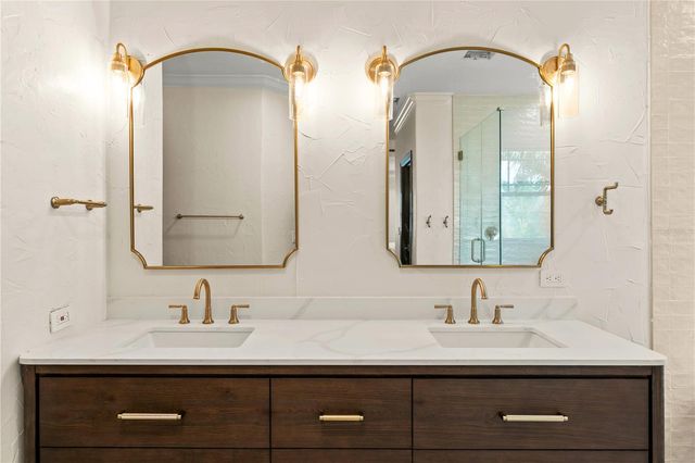 2936 W KNIGHTS AVENUE B, Tampa, FL 33611