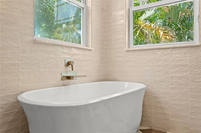 2936 W KNIGHTS AVENUE B, Tampa, FL 33611