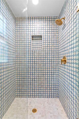 2936 W KNIGHTS AVENUE B, Tampa, FL 33611