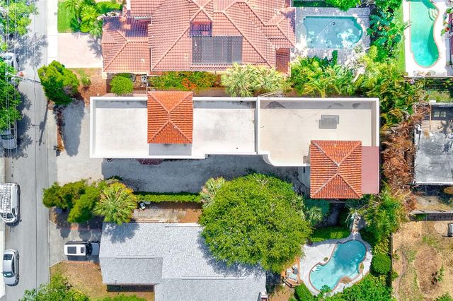 2936 W KNIGHTS AVENUE B, Tampa, FL 33611