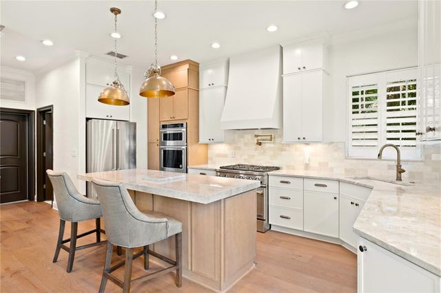 2936 W KNIGHTS AVENUE B, Tampa, FL 33611