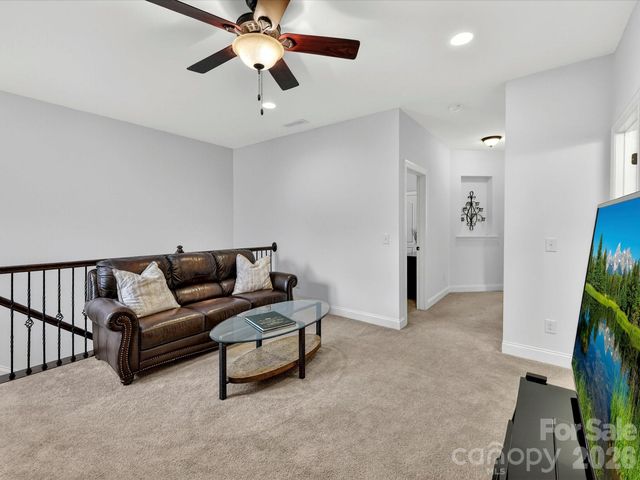 5021 Helena Park Lane, Matthews, NC 28105