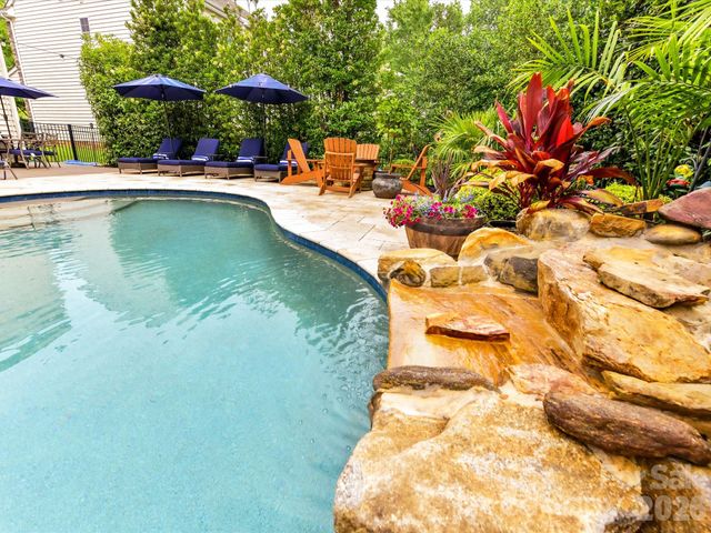 5021 Helena Park Lane, Matthews, NC 28105