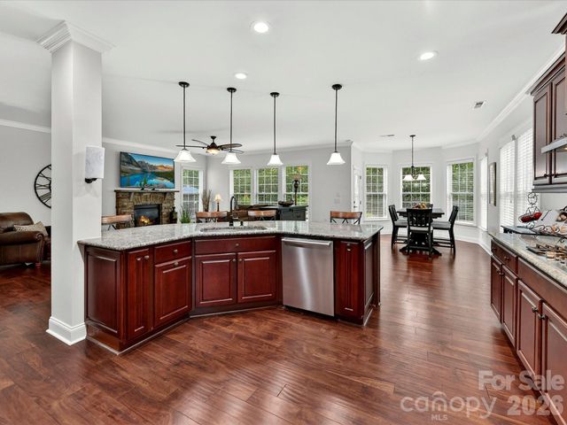 5021 Helena Park Lane, Matthews, NC 28105