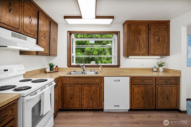17813 147th Place NE, Woodinville, WA 98072