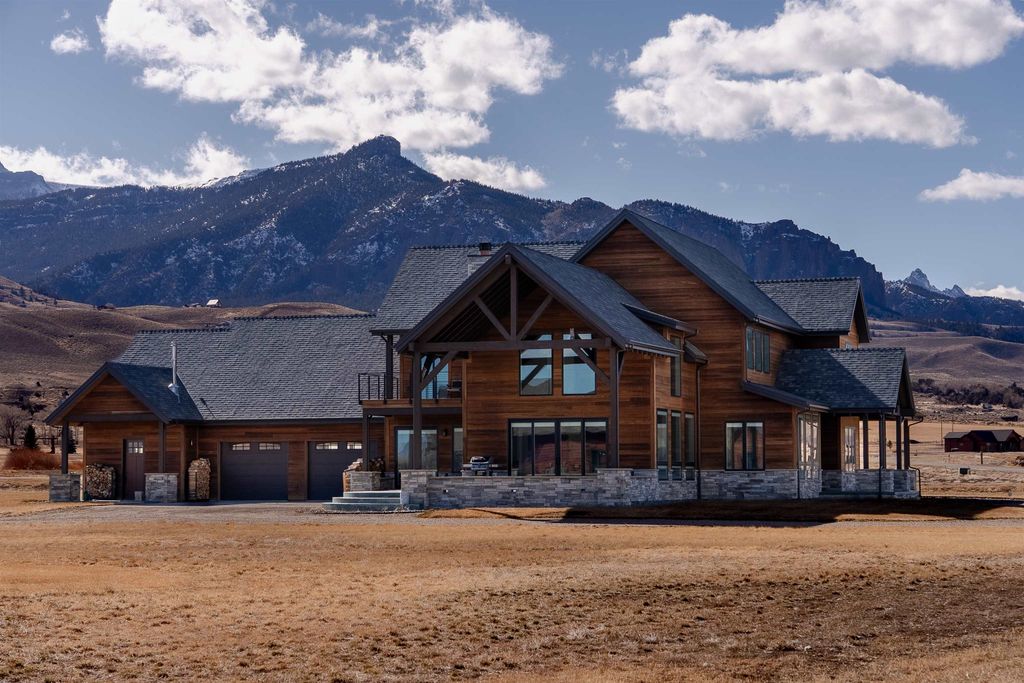 66 Stillwater Dr, Cody, WY 82414