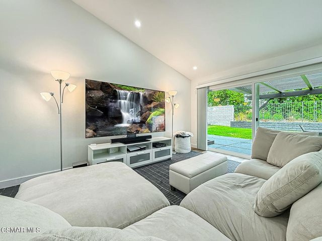 205 Cedar Heights Drive, Thousand Oaks, CA 91360