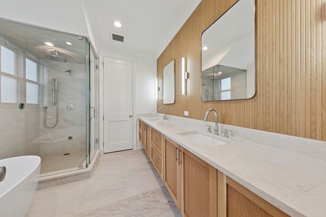 4616 N Claremont Avenue, Chicago, IL 60625