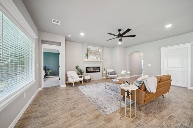 209 W Broadway Street, Owasso, OK 74055