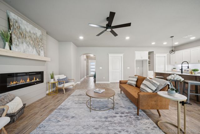 209 W Broadway Street, Owasso, OK 74055