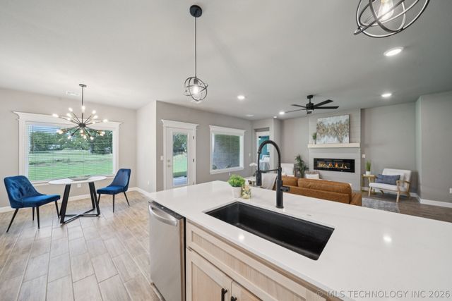 209 W Broadway Street, Owasso, OK 74055