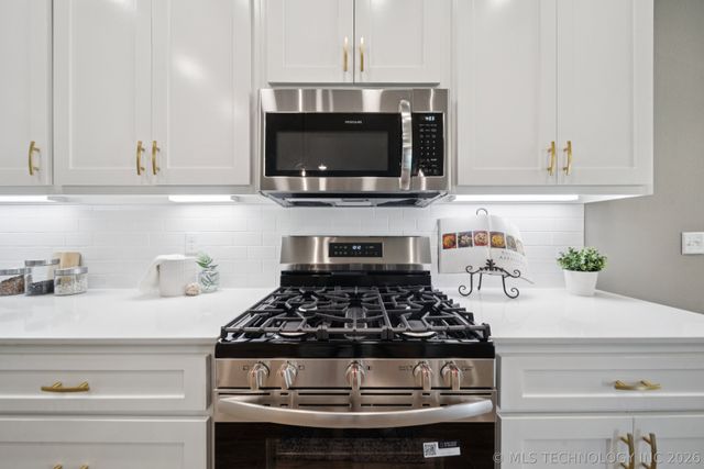 209 W Broadway Street, Owasso, OK 74055
