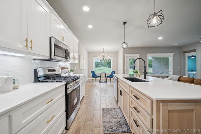 209 W Broadway Street, Owasso, OK 74055