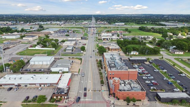209 W Broadway Street, Owasso, OK 74055