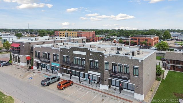 209 W Broadway Street, Owasso, OK 74055