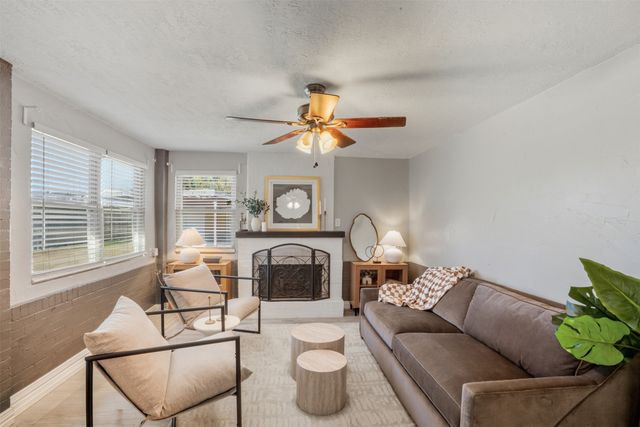 3824 Desert Ridge Drive, Fort Worth, TX 76116